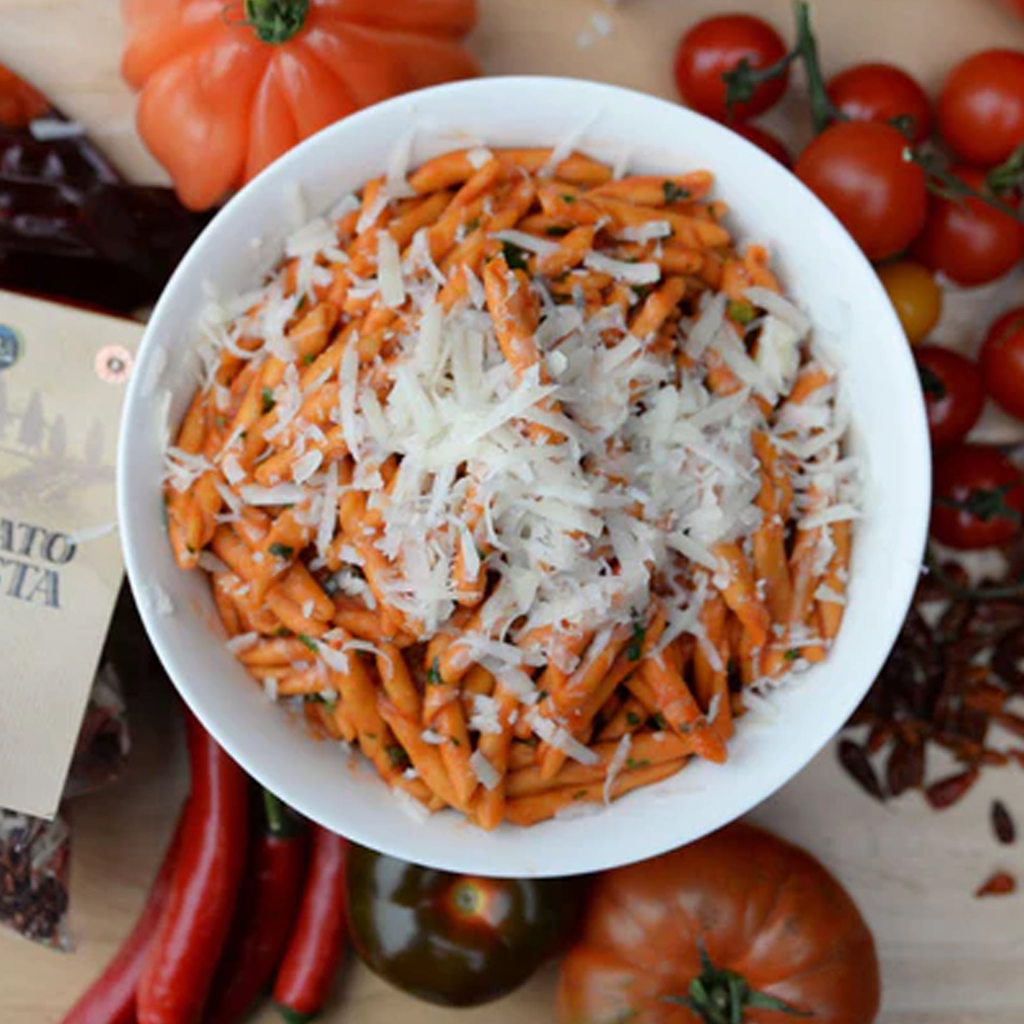 Rote Pasta verfeinert mit Chili - Strozzapreti al Peperoncino - 500 g